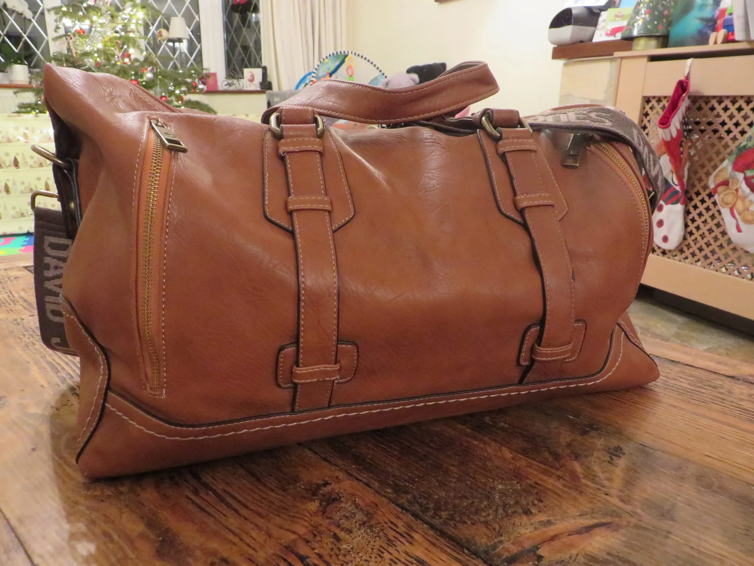 The sleeper (David Jones overnight bag)